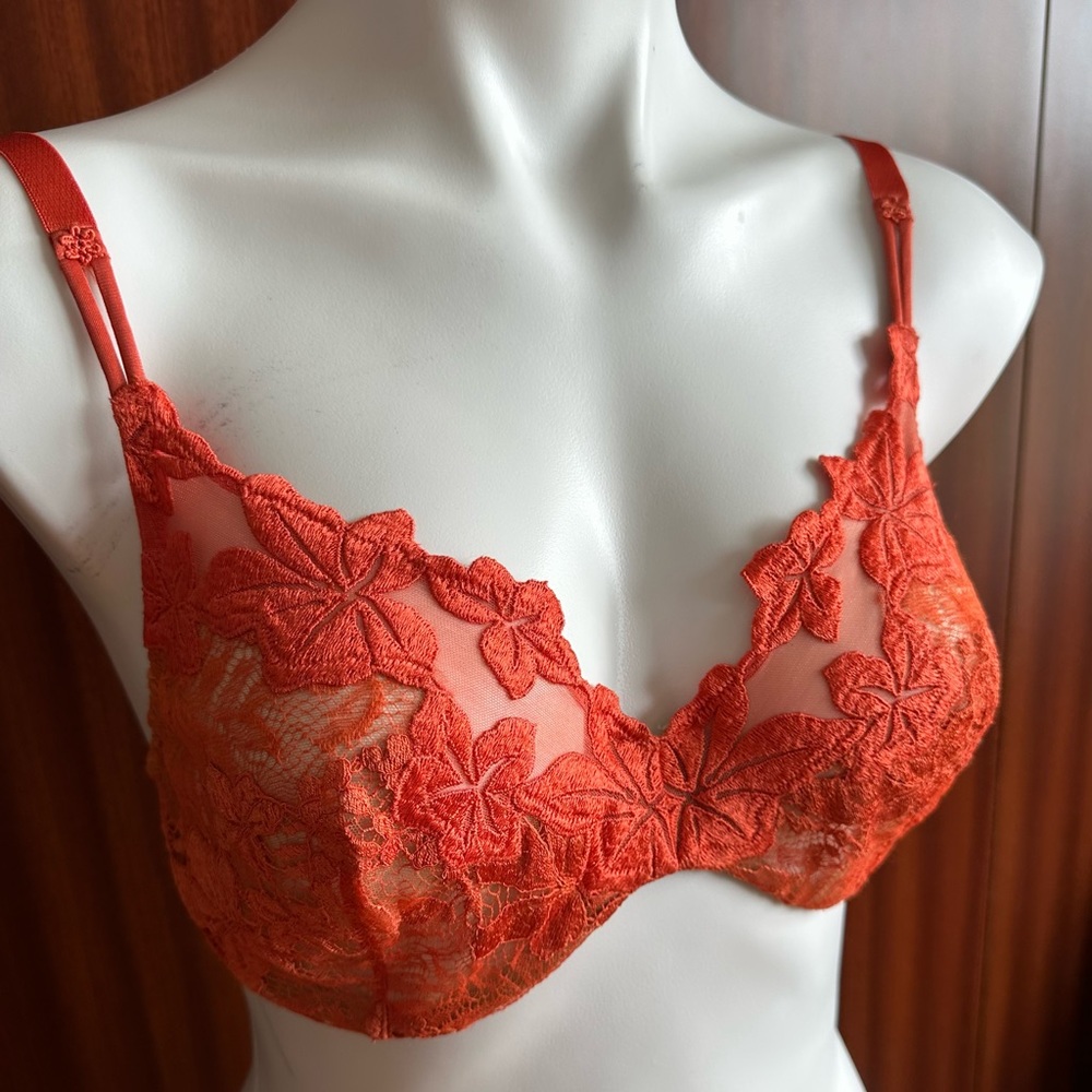 New La Perla Floral Underwire lace bra.Made in Italy. Size 34D USA. Retail $360